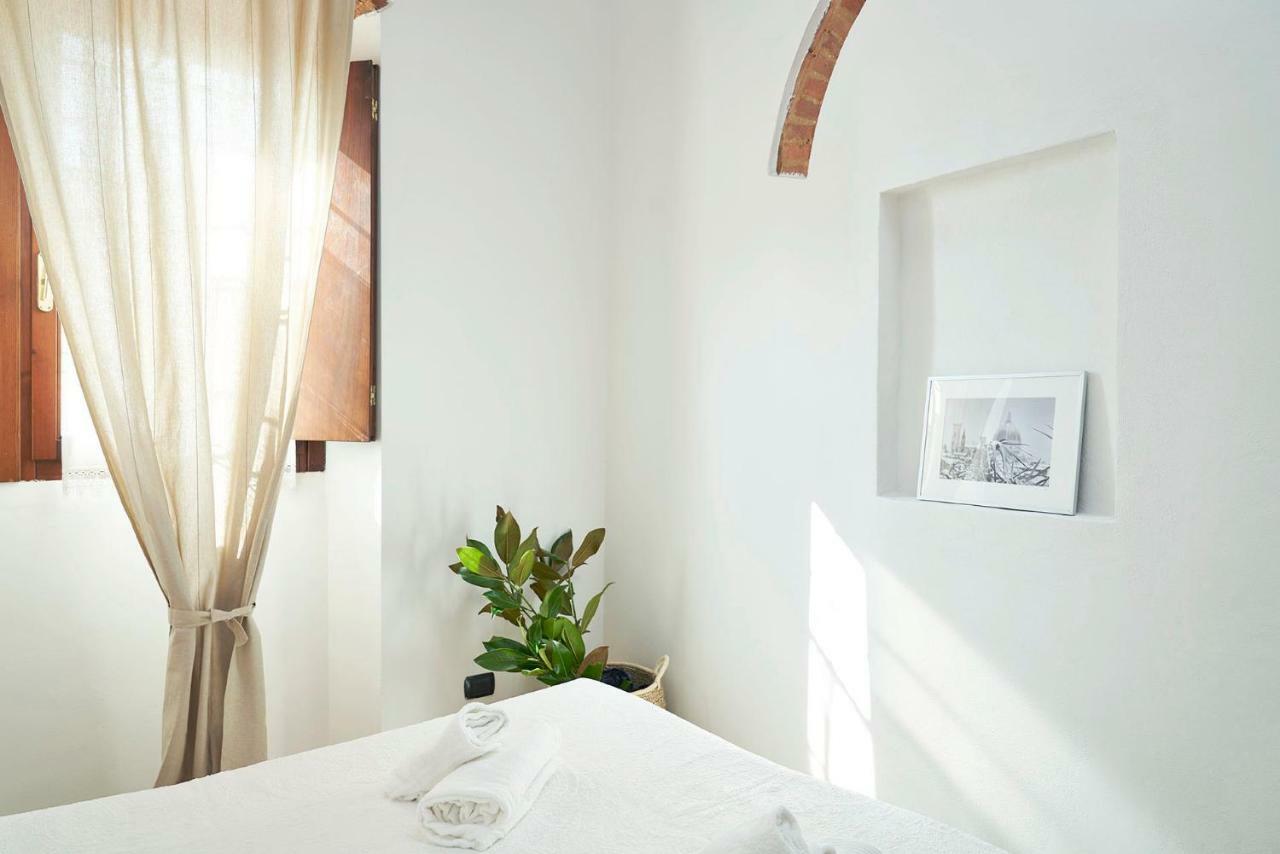 One Of A Kind Near The Duomo W/Balcony Palace Apt Florença Exterior foto